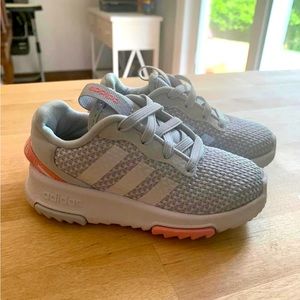 Adidas toddler size 6 - Like new!